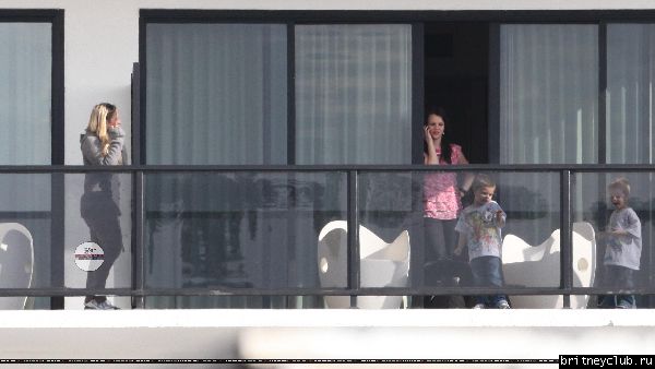 Бритни с детьми в отеле Mondrian29.jpg(Бритни Спирс, Britney Spears)