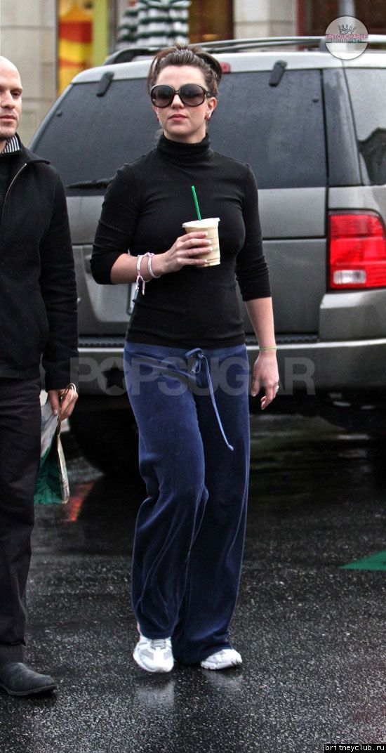 Бритни  посещает Starbucks1.png(Бритни Спирс, Britney Spears)