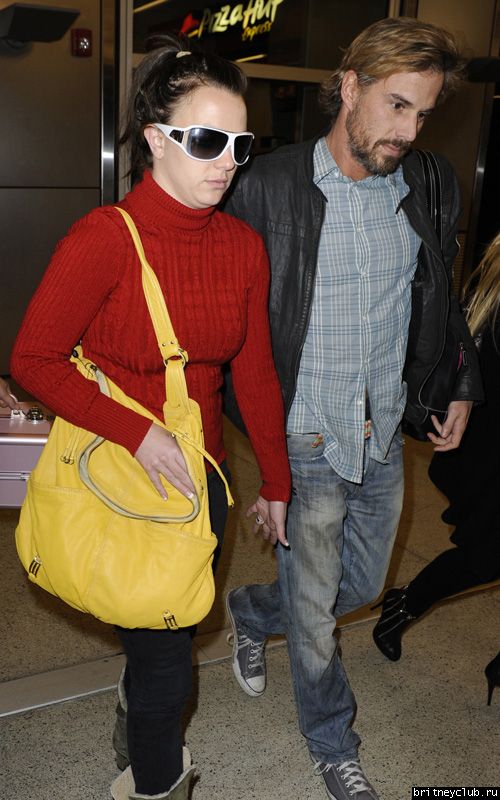 Бритни и Джейсон в аэропорту Майями06.jpg(Бритни Спирс, Britney Spears)