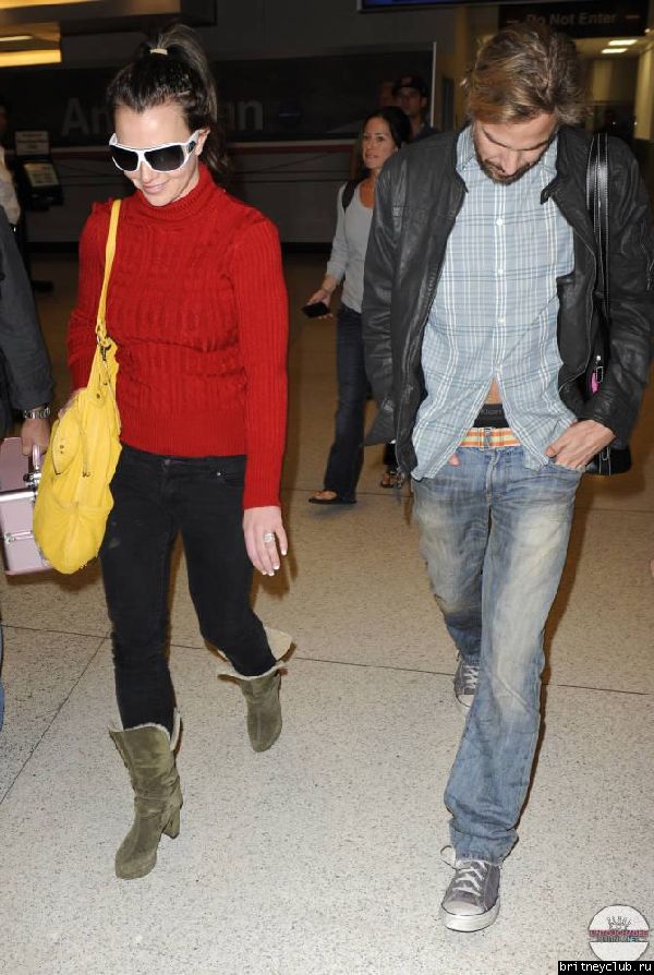 Бритни и Джейсон в аэропорту Майями46.jpg(Бритни Спирс, Britney Spears)