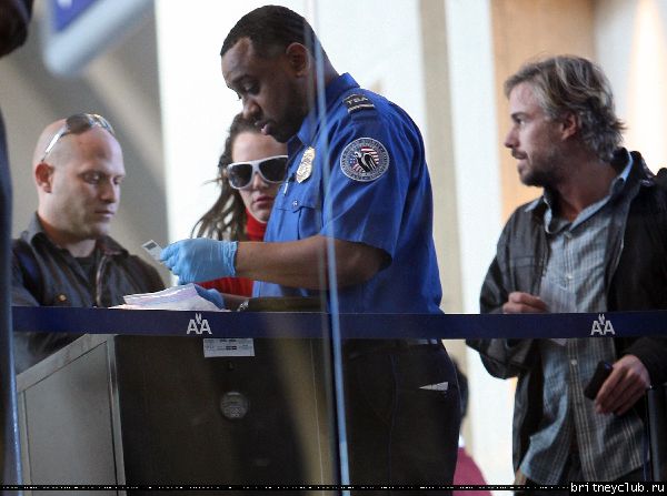 Бритни и Джейсон в аэропорту LAX18.jpg(Бритни Спирс, Britney Spears)
