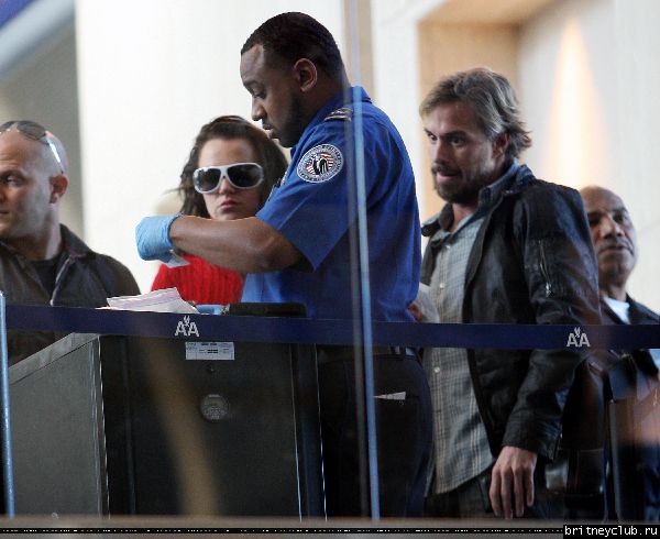 Бритни и Джейсон в аэропорту LAX23.jpg(Бритни Спирс, Britney Spears)