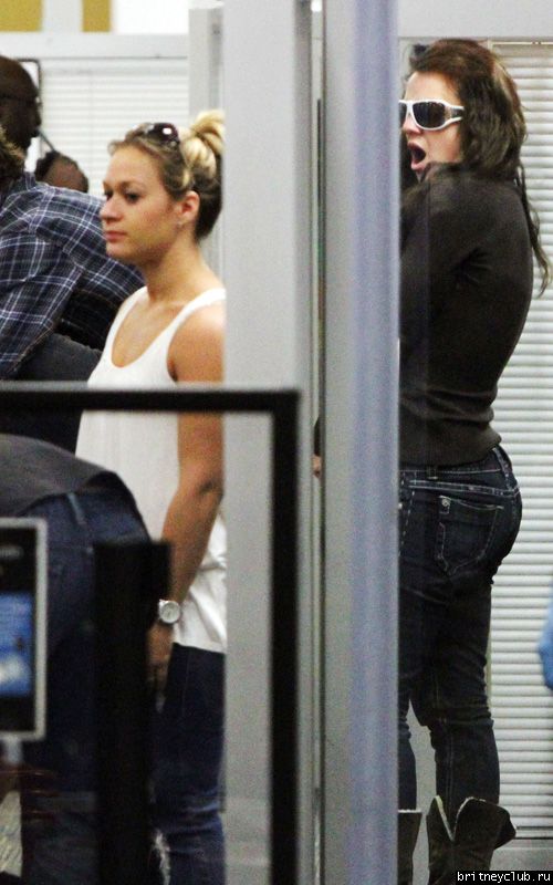 Бритни в аэропорту в Майямиbritney-spears-013110-1.jpg(Бритни Спирс, Britney Spears)