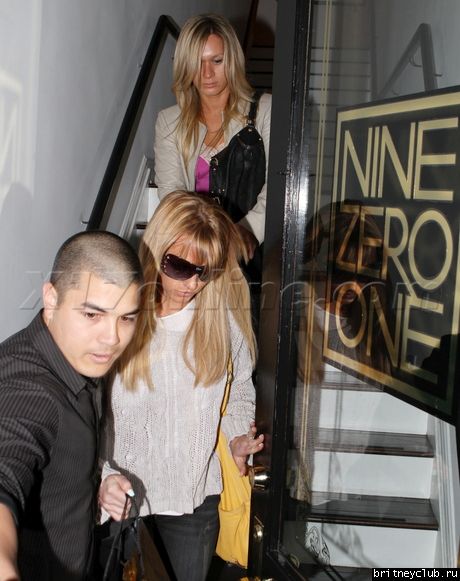 Бритни покидает салон Nine Zero One33.jpg(Бритни Спирс, Britney Spears)