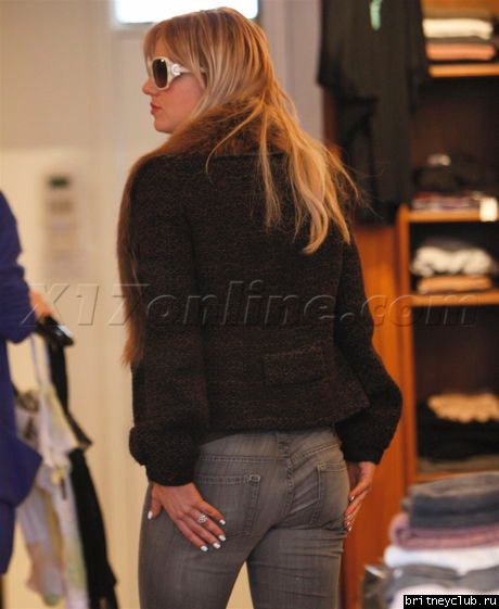 Бритни на шоппинге в бутике Vionnet 013.jpg(Бритни Спирс, Britney Spears)