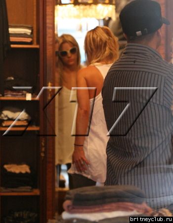 Бритни на шоппинге в бутике Vionnet 115.jpg(Бритни Спирс, Britney Spears)