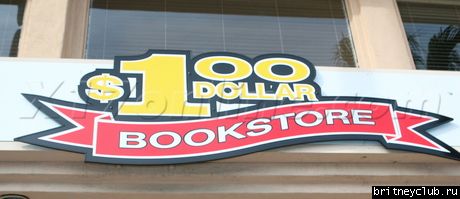 Бритни в книжном магазине One Dollar Book08.jpg(Бритни Спирс, Britney Spears)
