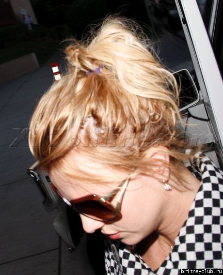 Бритни посещает салон Nine Zero One в Западном Голливуде22.jpg(Бритни Спирс, Britney Spears)