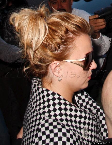 Бритни посещает салон Nine Zero One в Западном Голливуде26.jpg(Бритни Спирс, Britney Spears)