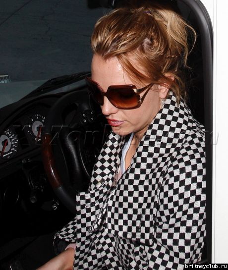 Бритни посещает салон Nine Zero One в Западном Голливуде30.jpg(Бритни Спирс, Britney Spears)