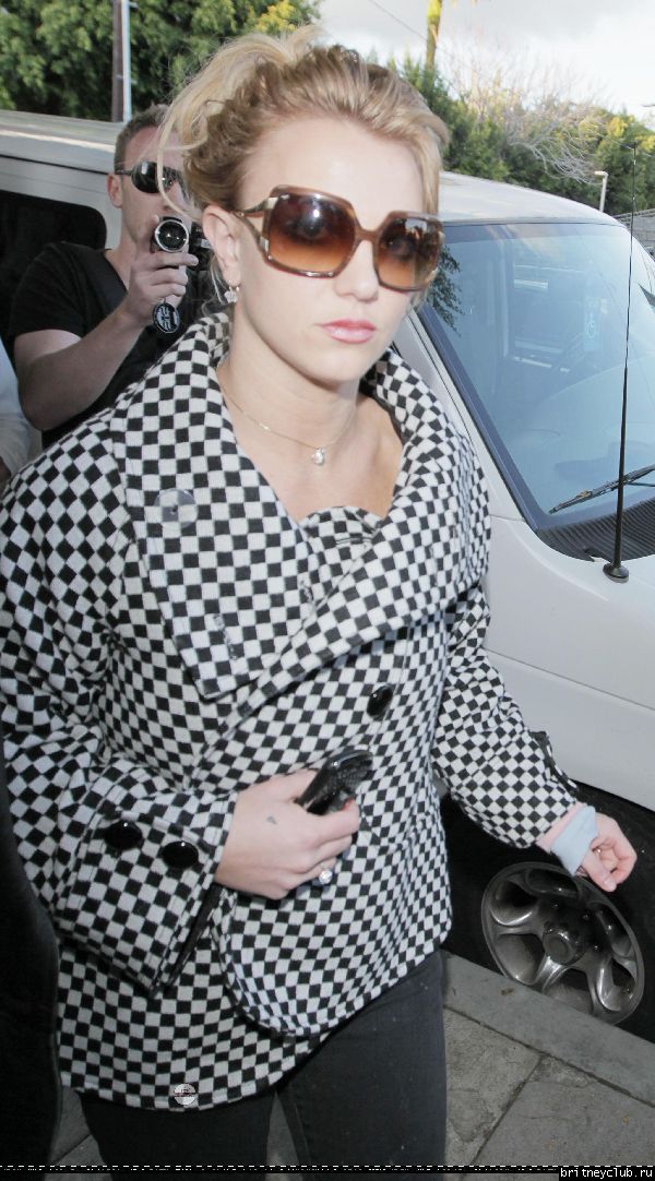 Бритни посещает салон Nine Zero One в Западном Голливуде56.jpg(Бритни Спирс, Britney Spears)