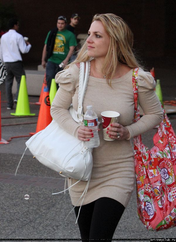 Бритни с мамой на шоппинге в Glendale Galleria45.jpg(Бритни Спирс, Britney Spears)