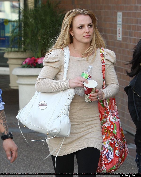 Бритни с мамой на шоппинге в Glendale Galleria46.jpg(Бритни Спирс, Britney Spears)