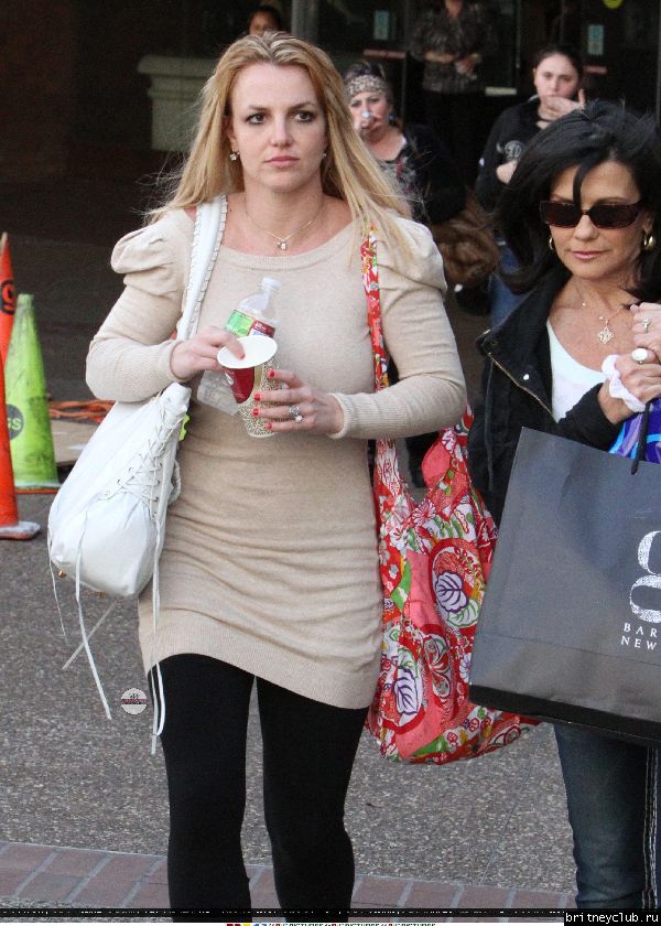 Бритни с мамой на шоппинге в Glendale Galleria51.jpg(Бритни Спирс, Britney Spears)
