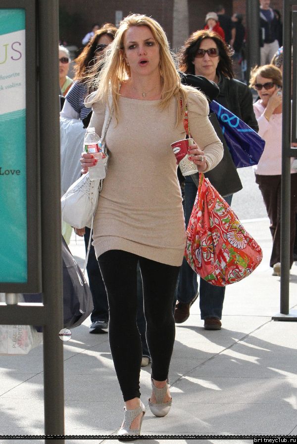 Бритни с мамой на шоппинге в Glendale Galleria52.jpg(Бритни Спирс, Britney Spears)