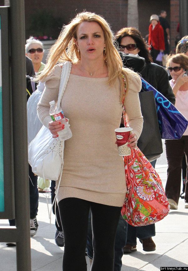 Бритни с мамой на шоппинге в Glendale Galleria53.jpg(Бритни Спирс, Britney Spears)