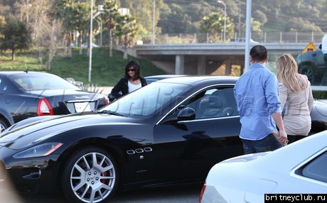 Бритни покупает автомобиль в Беверли Хиллз11.jpg(Бритни Спирс, Britney Spears)