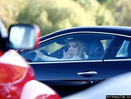 Бритни покупает автомобиль в Беверли Хиллз22.jpg(Бритни Спирс, Britney Spears)