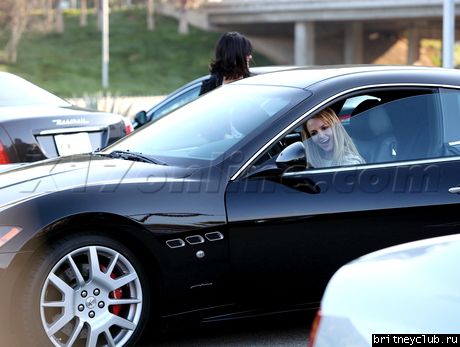 Бритни покупает автомобиль в Беверли Хиллз32.jpg(Бритни Спирс, Britney Spears)