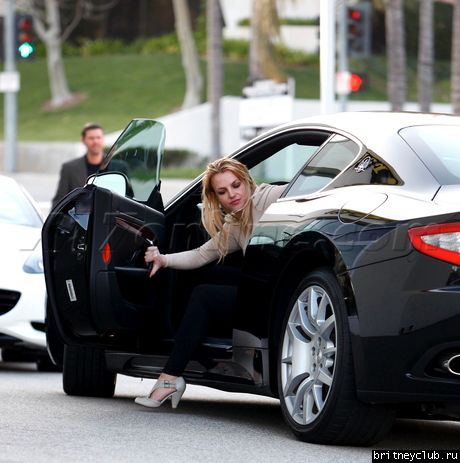 Бритни покупает автомобиль в Беверли Хиллз39.jpg(Бритни Спирс, Britney Spears)