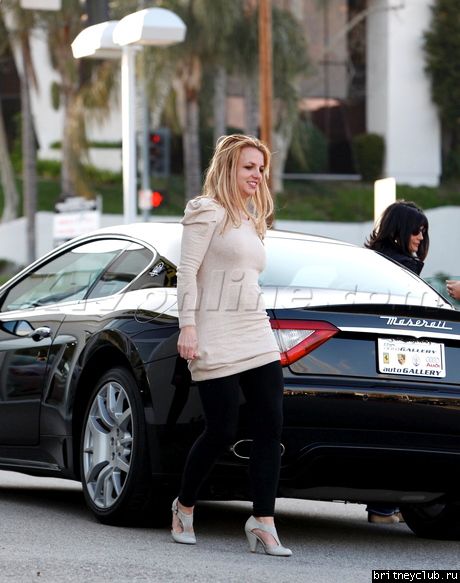 Бритни покупает автомобиль в Беверли Хиллз48.jpg(Бритни Спирс, Britney Spears)