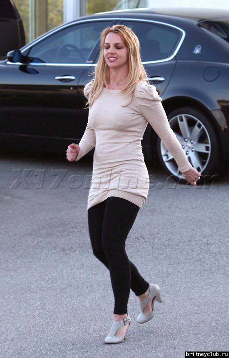 Бритни покупает автомобиль в Беверли Хиллз50.jpg(Бритни Спирс, Britney Spears)