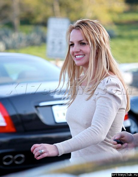 Бритни покупает автомобиль в Беверли Хиллз52.jpg(Бритни Спирс, Britney Spears)