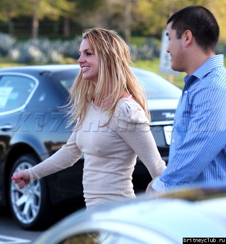 Бритни покупает автомобиль в Беверли Хиллз53.jpg(Бритни Спирс, Britney Spears)