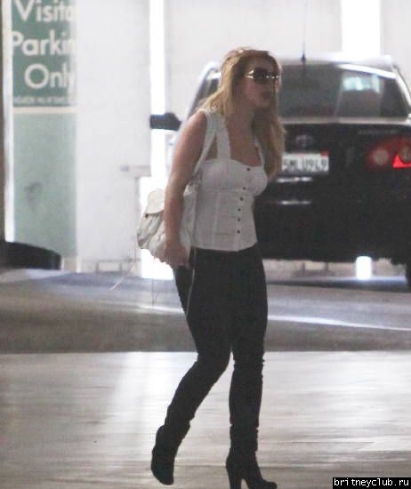 Бритни с семьей посещает офис в Лос-Анджелесе06.jpg(Бритни Спирс, Britney Spears)