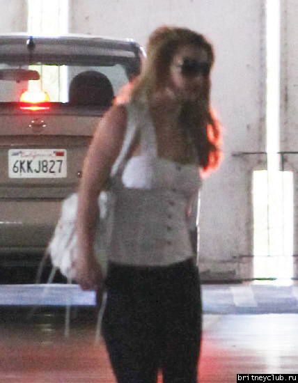 Бритни с семьей посещает офис в Лос-Анджелесе09.jpg(Бритни Спирс, Britney Spears)