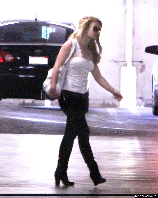 Бритни с семьей посещает офис в Лос-Анджелесе13.jpg(Бритни Спирс, Britney Spears)