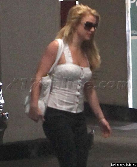 Бритни с семьей посещает офис в Лос-Анджелесе20.jpg(Бритни Спирс, Britney Spears)