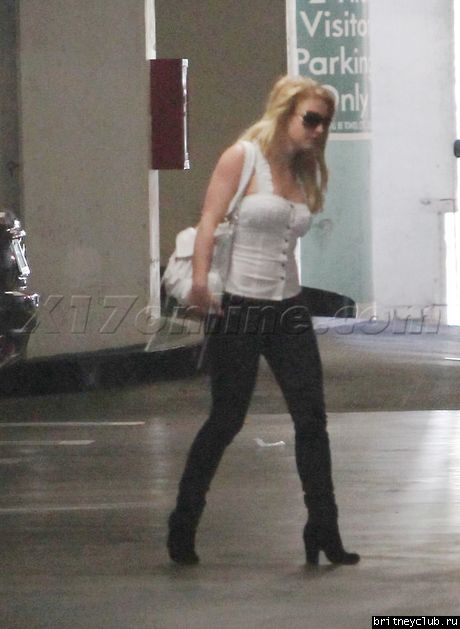 Бритни с семьей посещает офис в Лос-Анджелесе22.jpg(Бритни Спирс, Britney Spears)