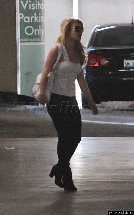 Бритни с семьей посещает офис в Лос-Анджелесе24.jpg(Бритни Спирс, Britney Spears)