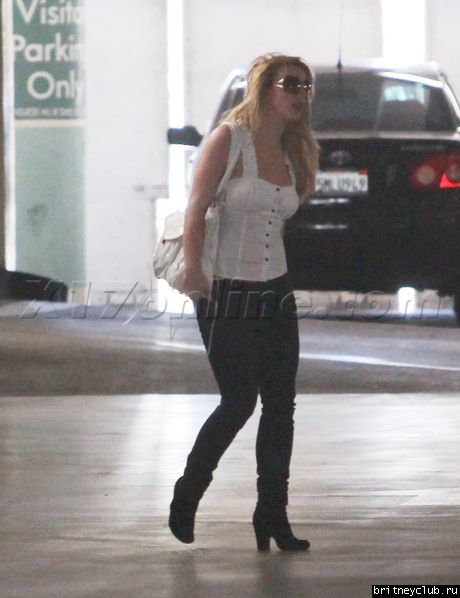 Бритни с семьей посещает офис в Лос-Анджелесе25.jpg(Бритни Спирс, Britney Spears)