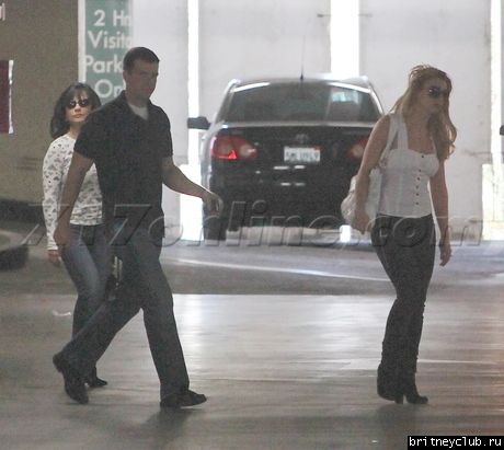 Бритни с семьей посещает офис в Лос-Анджелесе27.jpg(Бритни Спирс, Britney Spears)