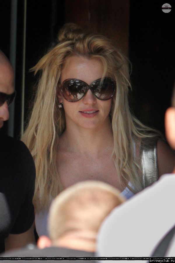 Бритни на шоппинге в Западном Голливуде77.jpg(Бритни Спирс, Britney Spears)