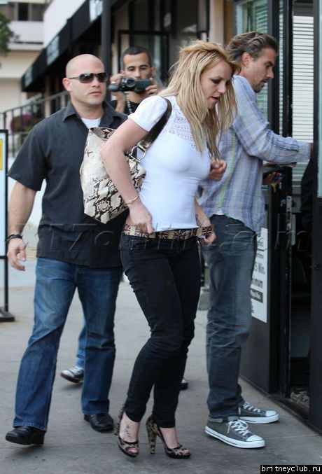 Бритни и Джейсон посещают ресторан Bandera 12.jpg(Бритни Спирс, Britney Spears)