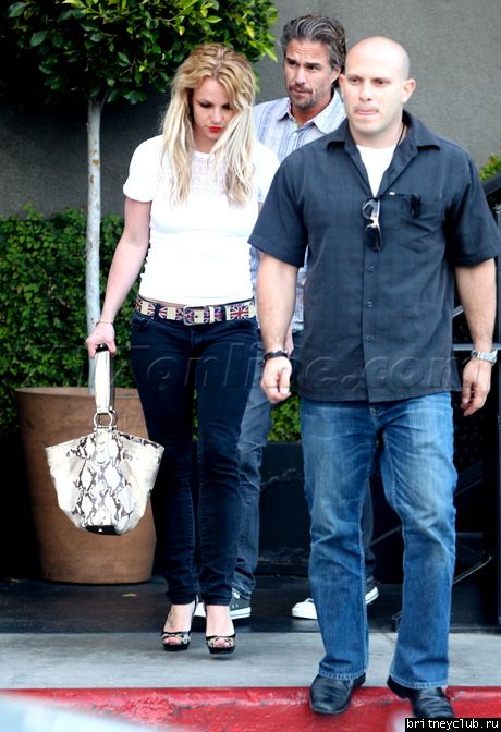 Бритни и Джейсон посещают ресторан Bandera 48.jpg(Бритни Спирс, Britney Spears)