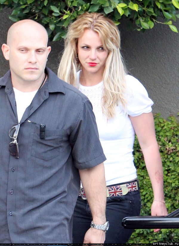 Бритни и Джейсон посещают ресторан Bandera 65.jpg(Бритни Спирс, Britney Spears)