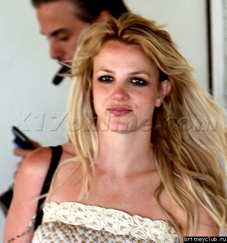 Бритни покидает апартаменты Джейсона01.jpg(Бритни Спирс, Britney Spears)