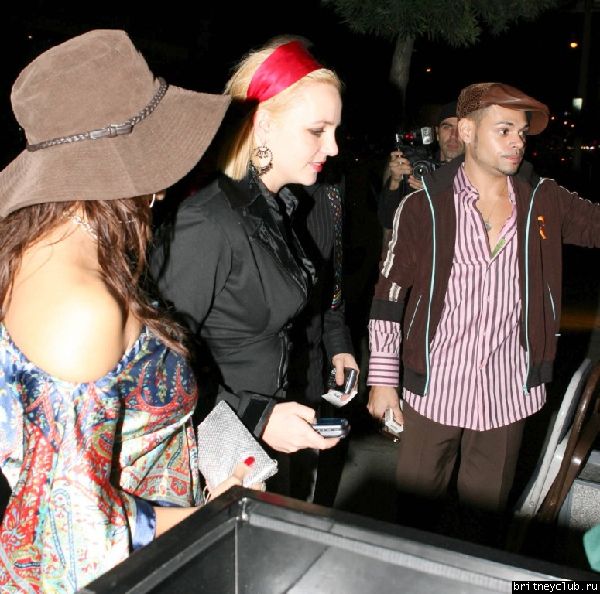 Бритни покидает ресторан Dolce07.jpg(Бритни Спирс, Britney Spears)