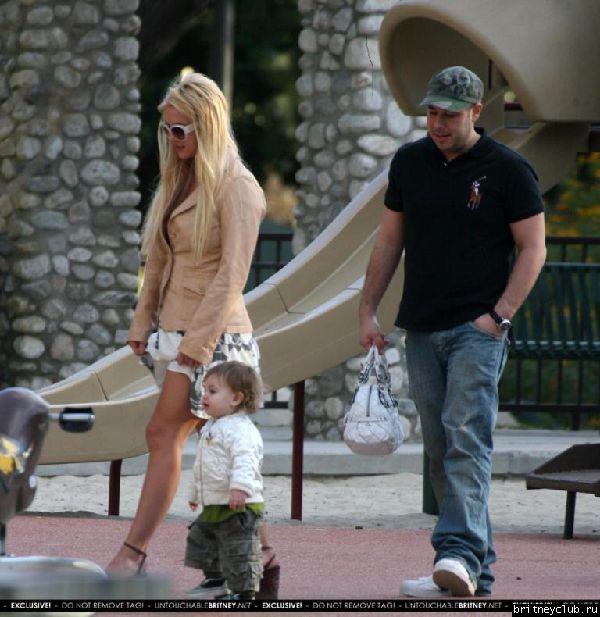 Бритни и Шон на детской площадке40.jpg(Бритни Спирс, Britney Spears)