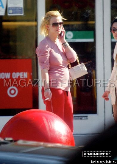 Бритни делает покупки в магазине Target08.jpg(Бритни Спирс, Britney Spears)