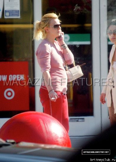 Бритни делает покупки в магазине Target09.jpg(Бритни Спирс, Britney Spears)