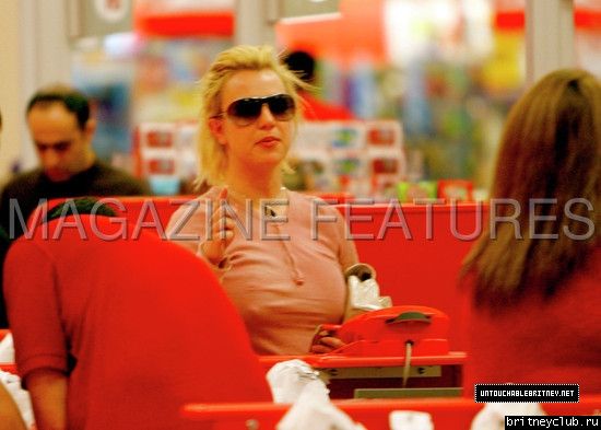 Бритни делает покупки в магазине Target26.jpg(Бритни Спирс, Britney Spears)