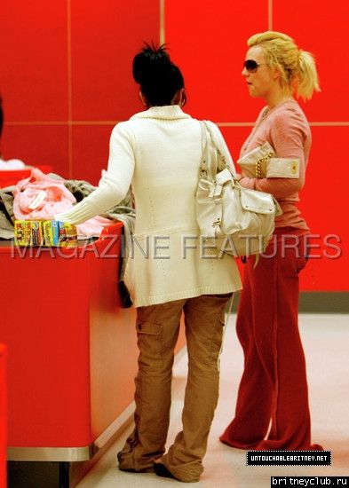 Бритни делает покупки в магазине Target29.jpg(Бритни Спирс, Britney Spears)