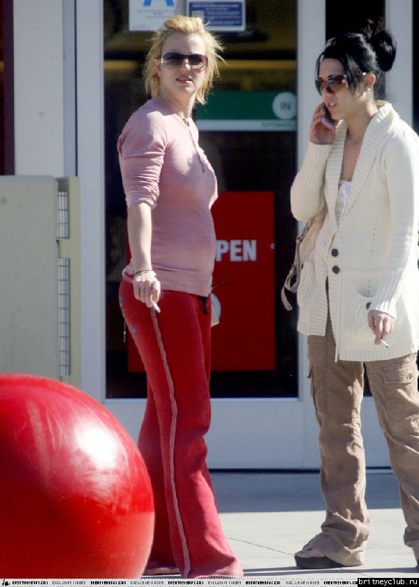 Бритни делает покупки в магазине Target47.jpg(Бритни Спирс, Britney Spears)