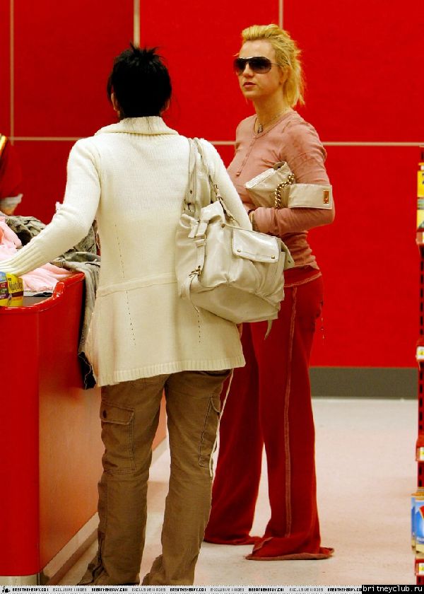 Бритни делает покупки в магазине Target51.jpg(Бритни Спирс, Britney Spears)