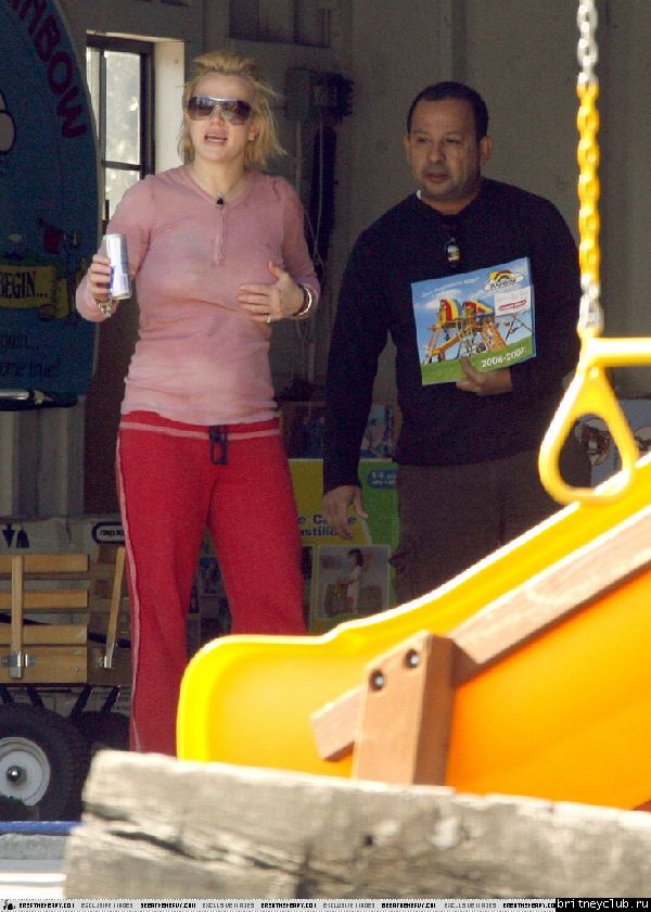 Бритни делает покупки в магазине Target53.jpg(Бритни Спирс, Britney Spears)